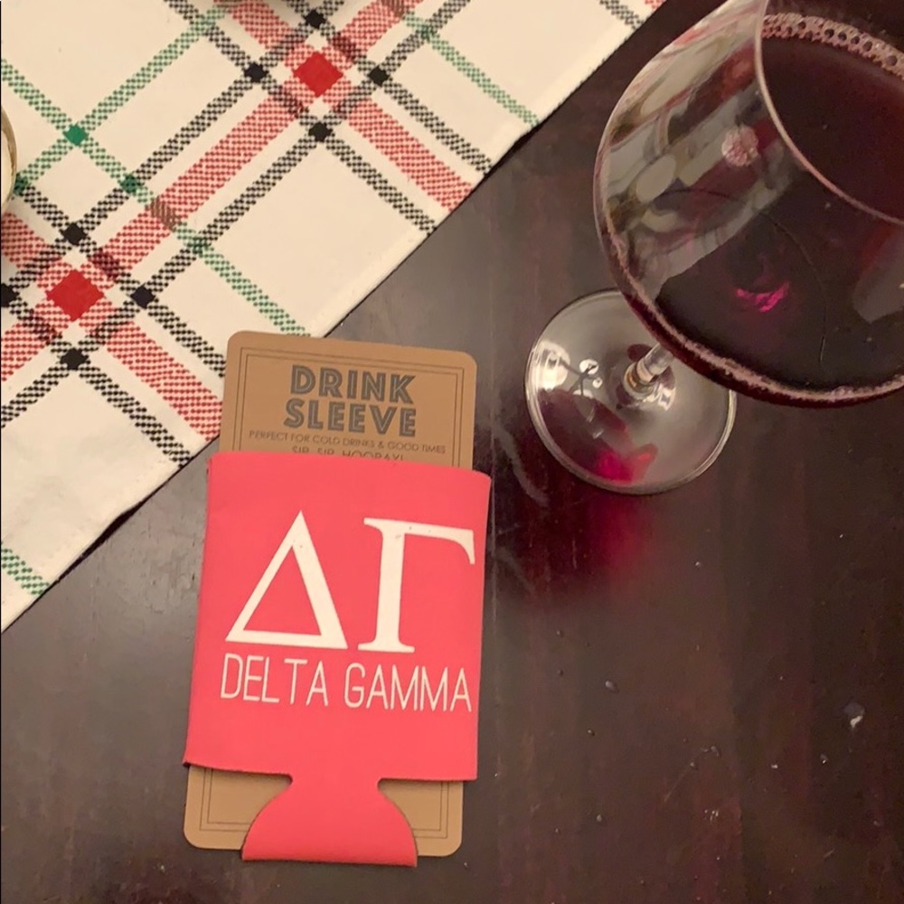 Hot Pink delta gamma drink coozie